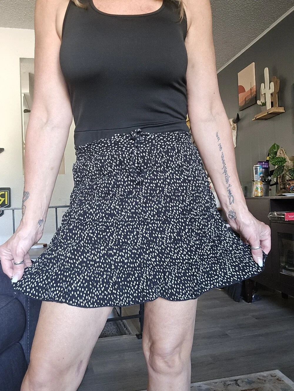 Urban Romantics .Women's Black Printed Smocked Mini Skirt